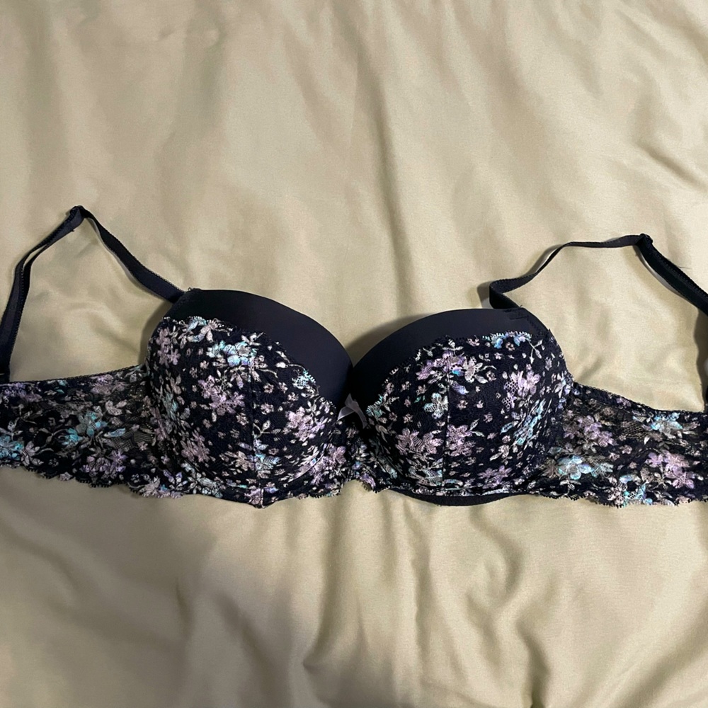 Victoria’s Secret Black Floral 34DD Bra